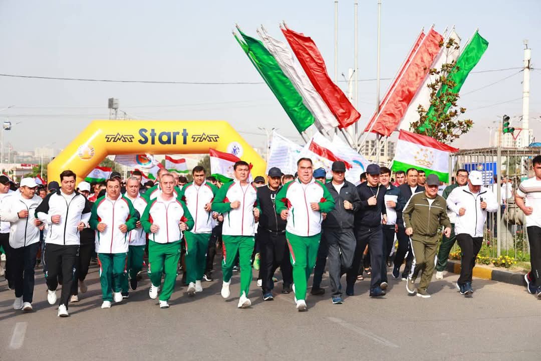 近 10 万人参加了在苏格德举行的全国赛跑和自行车马拉松。
