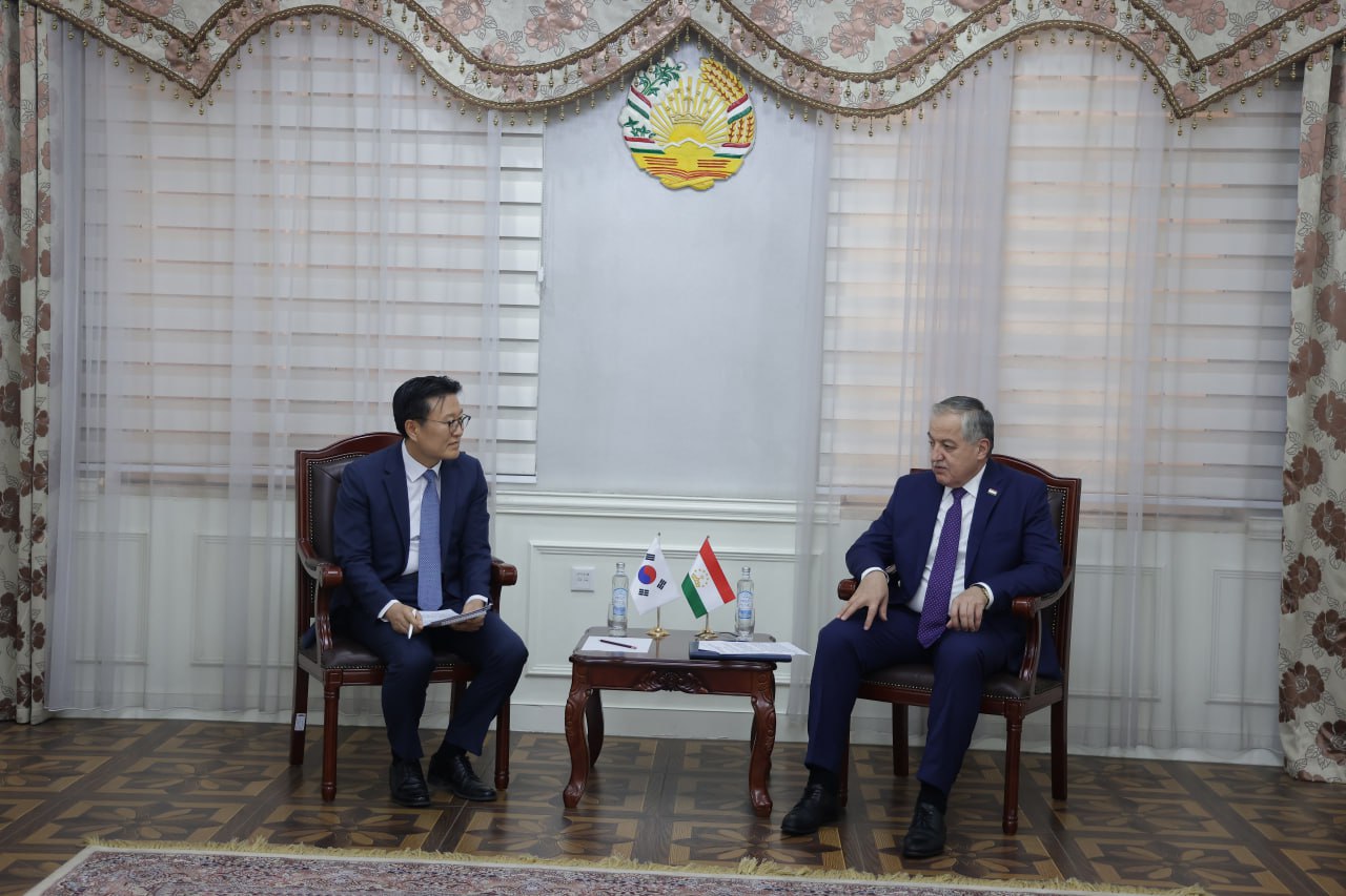 塔吉克斯坦外交部长会见了韩国大使，讨论双边关系。