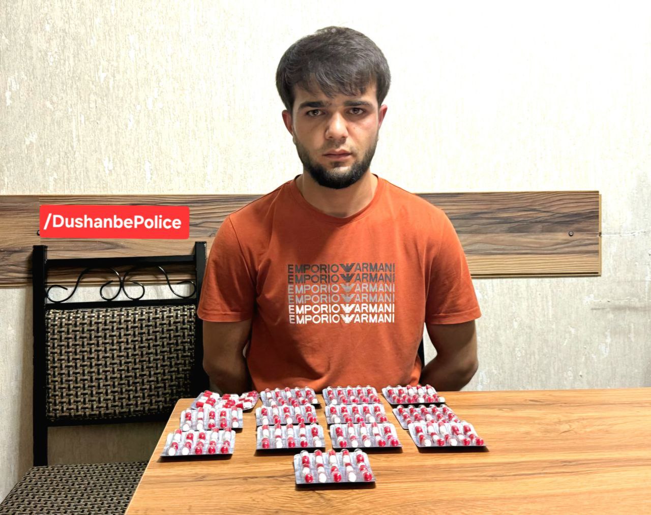 一名年轻男子因贩卖精神药物利瑞卡在杜尚别被捕。