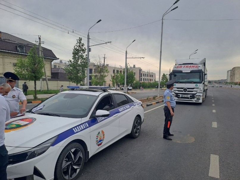 自5月1日起，塔吉克斯坦在高温天气下对货车通行实施了限制。