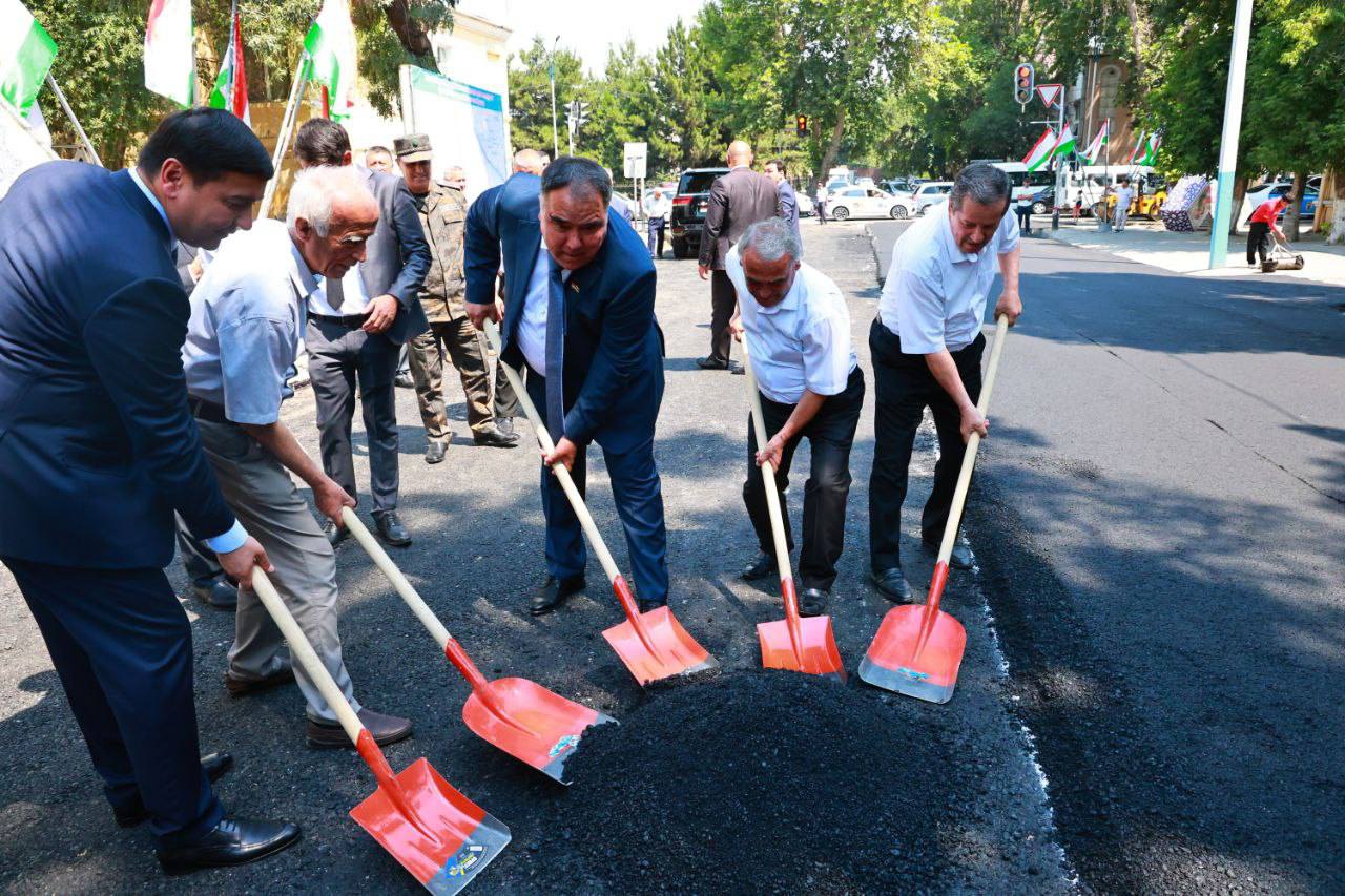 苦盏市的道路铺设工程已经开始。