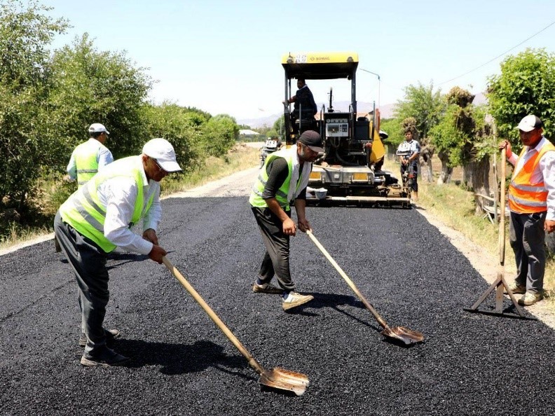 塔吉克斯坦交通部正在加强高温天气下的道路监测。