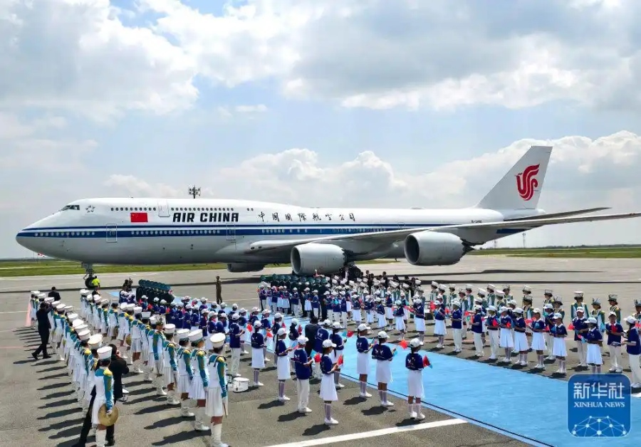 中国国家主席习近平抵达阿斯塔纳，出席第二届中国—中亚峰会。