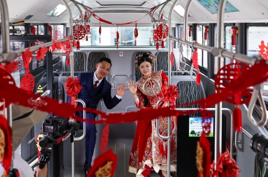 中国年轻人正在彻底改变他们的婚礼传统。