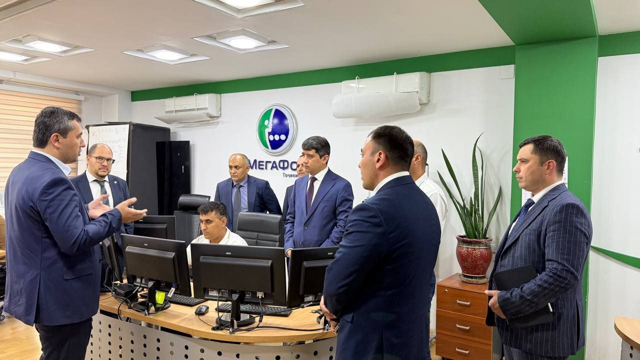 通信部门负责人了解了MegaFon Tajikistan公司的业务活动。