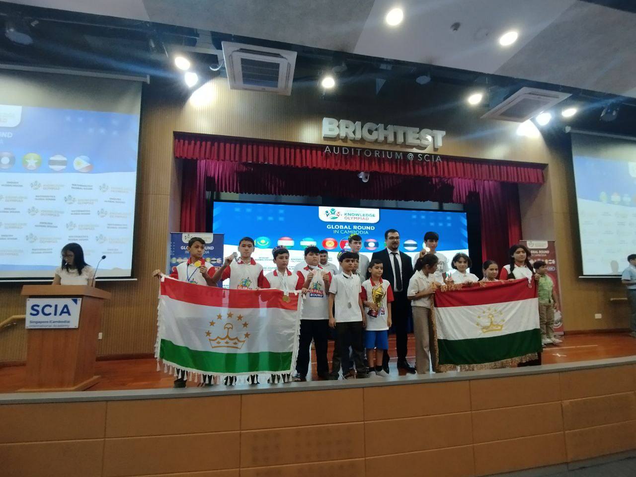 杜尚别小学生在柬埔寨举行的 IKO-2025 奥林匹克运动会上获得了八枚奖牌。