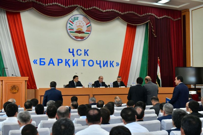 在杜尚别,与会者讨论了减少电力损耗和打击窃电的措施。