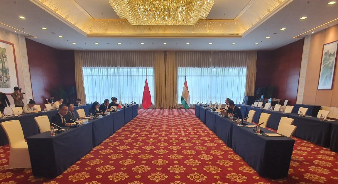 塔吉克斯坦和中国讨论了扩大在交通运输和物流领域的合作。