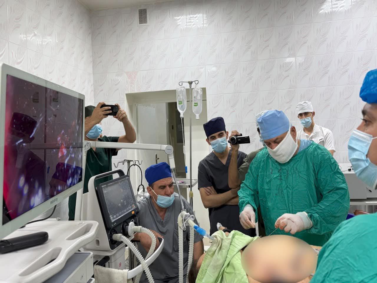 内镜甲状腺切除术已在塔吉克斯坦成功实施。
