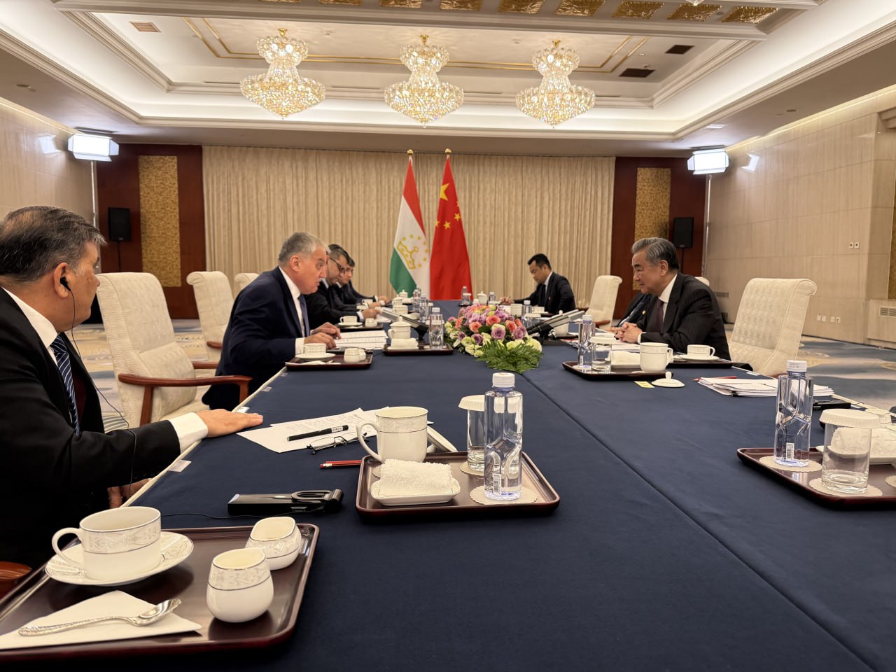 塔吉克斯坦和中国外交部长在天津举行了会谈。