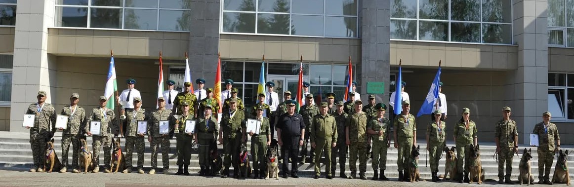 独联体国家边防机构训犬员的竞赛展现了参赛者们的高度专业素养。