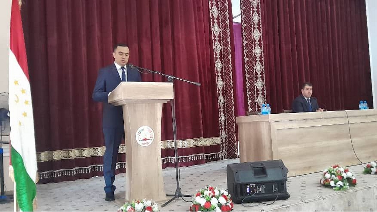 在杜斯蒂区,与会者讨论了反腐败措施和防止非法使用电力的措施。