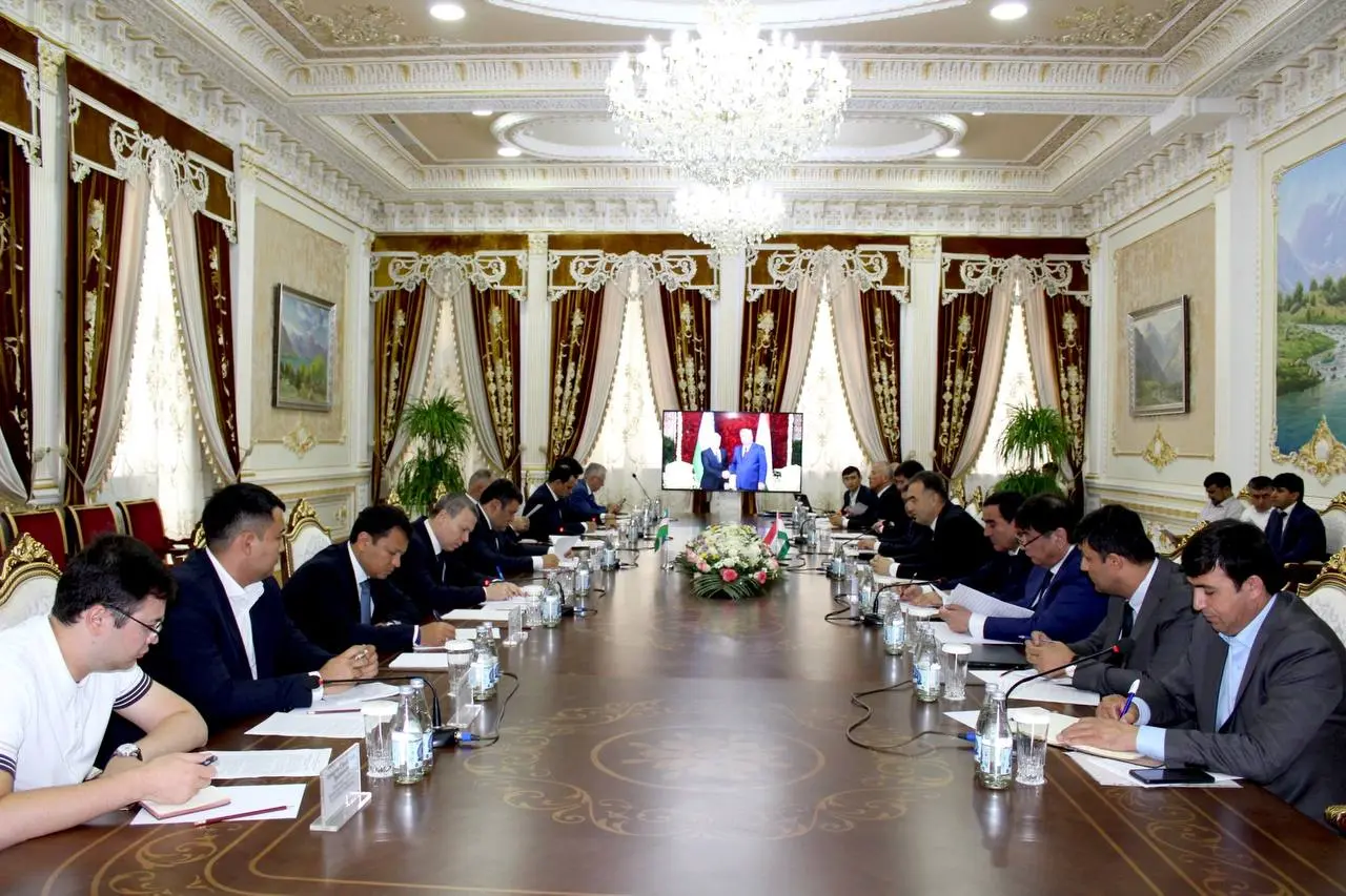 塔吉克斯坦和乌兹别克斯坦能源部长在古利斯顿举行了会晤。
