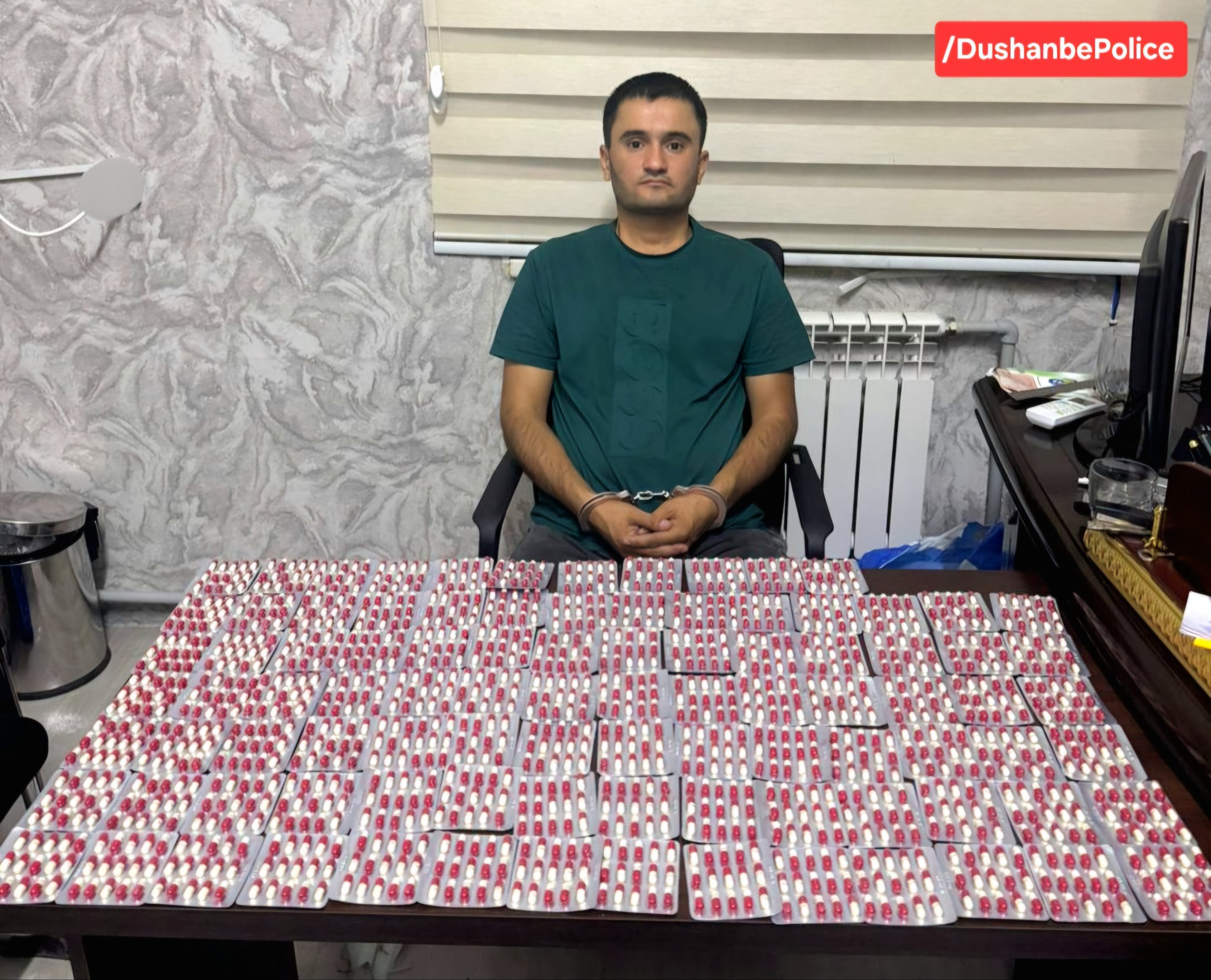 一名男子因在杜尚别贩卖1200多粒精神药物而被捕。
