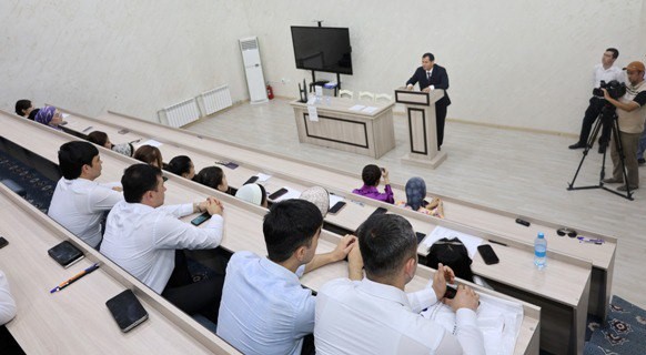 超过 117,000 名塔吉克斯坦公民通过国际项目中心出国留学。