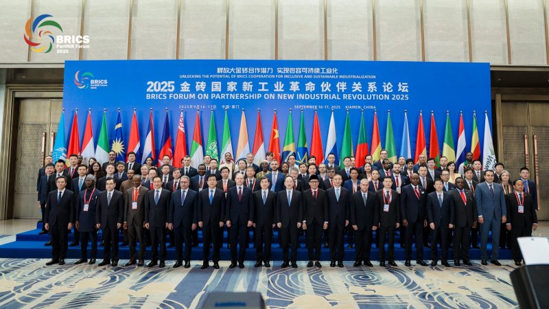 塔吉克斯坦代表参加了金砖国家工业和数字合作论坛。