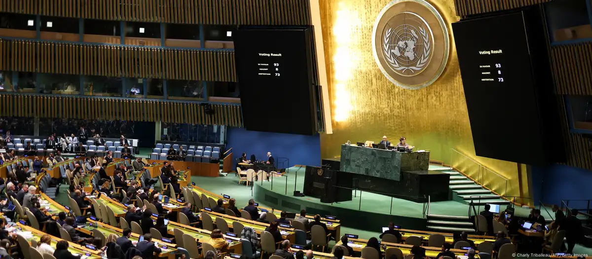 美国已威胁要对俄罗斯实施制裁，原因是俄罗斯袭击基辅以及不愿实现和平。