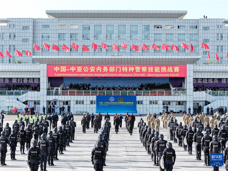 首届中国—中亚特种部队警察竞赛在乌鲁木齐开幕。
