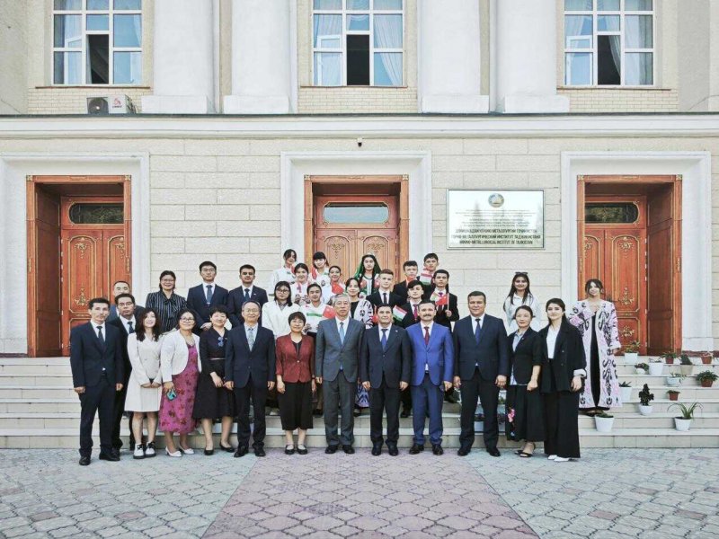 中国大使考察了孔子学院在塔吉克斯坦的各项活动。