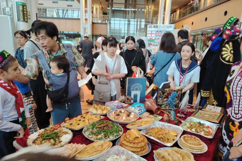 塔吉克斯坦的文化和民族美食在日本得到了充分展示。