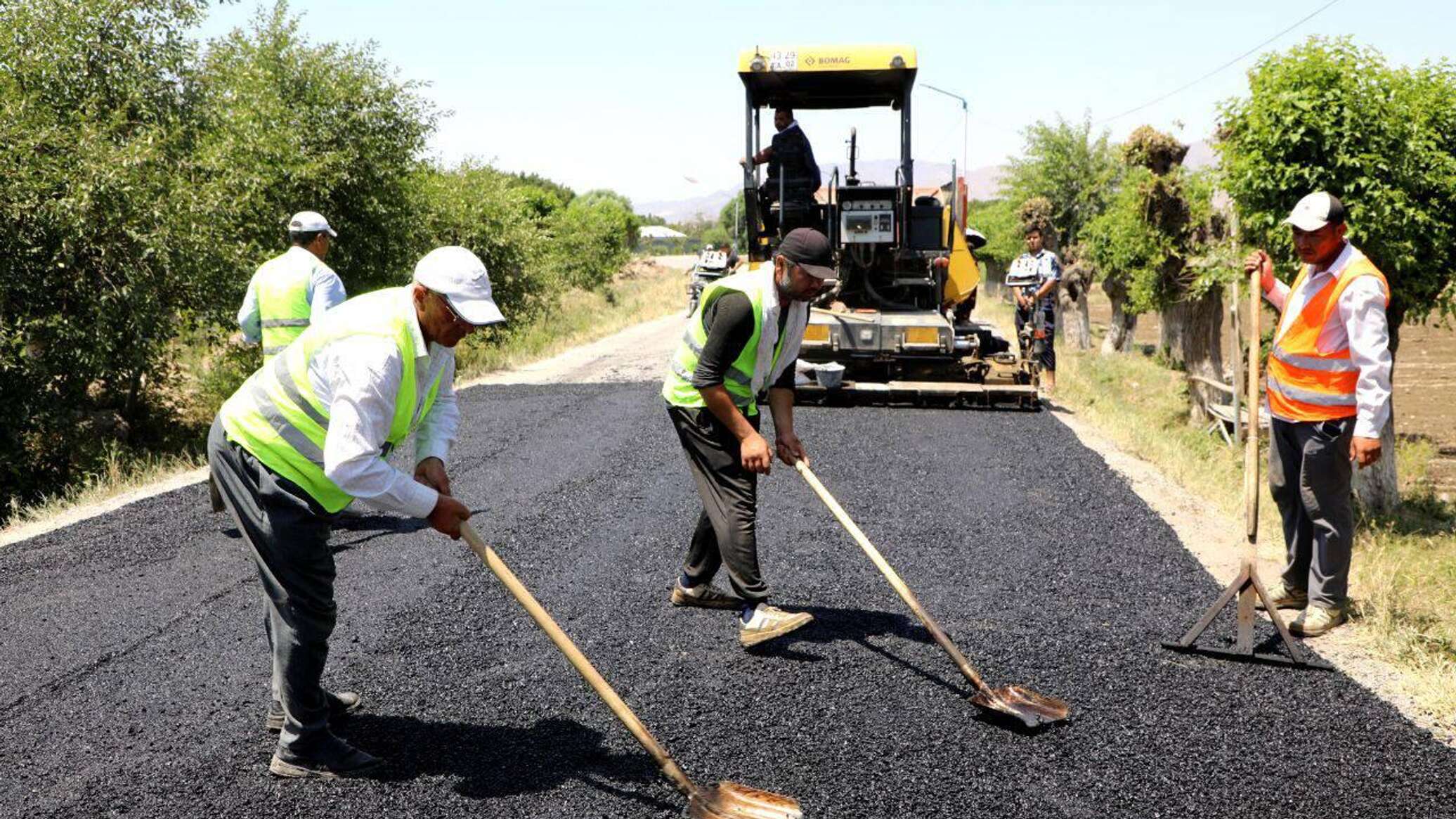塔吉克斯坦继续实施改善农村道路的计划。