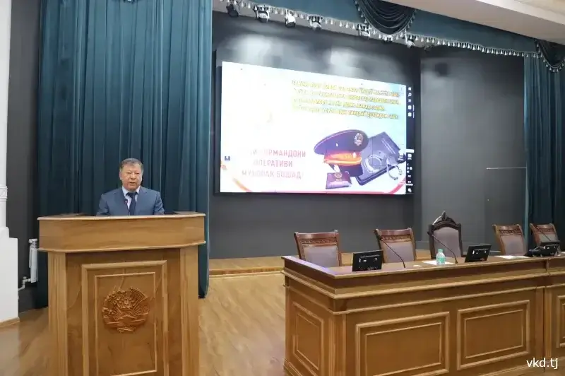 “最佳特工”竞赛的获奖者在杜尚别接受表彰。