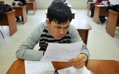 俄罗斯人权委员会主席支持减少移民考试中的历史题数量。