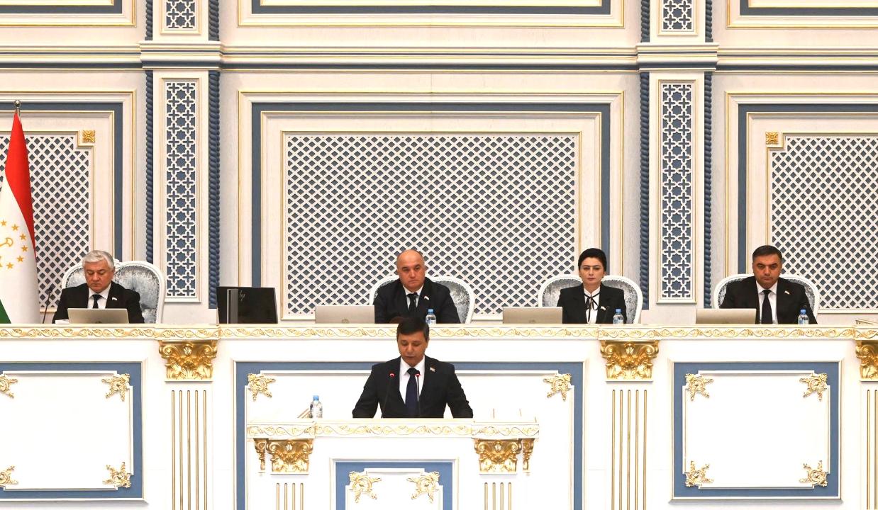 塔吉克斯坦通过了一项关于教师地位的法律。