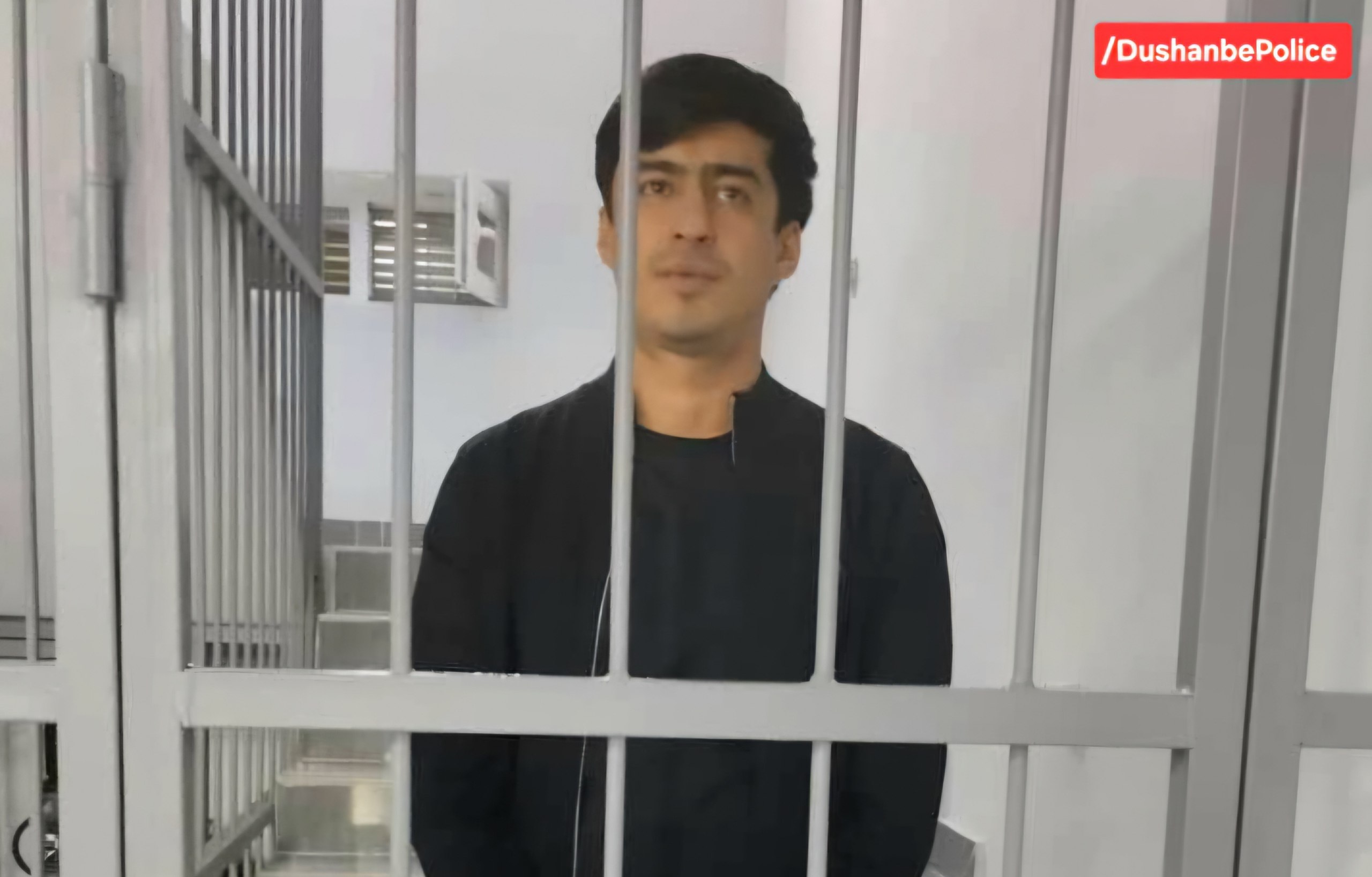 一名男子在杜尚别被拘留,警方在其身上搜出大量摇头丸和冰毒。