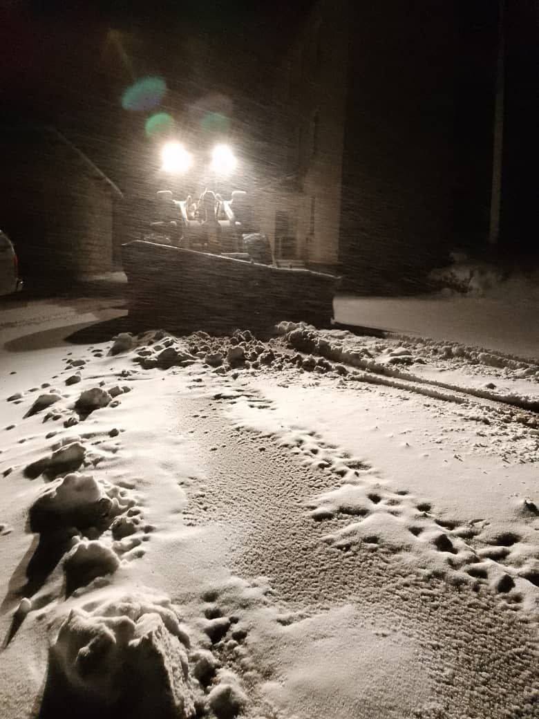 杜尚别-恰纳克公路上的降雪仍在继续，积雪深度达15厘米。
