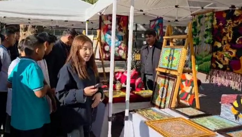 塔吉克当代艺术作品在吉尔吉斯斯坦举办的国际展览上展出。