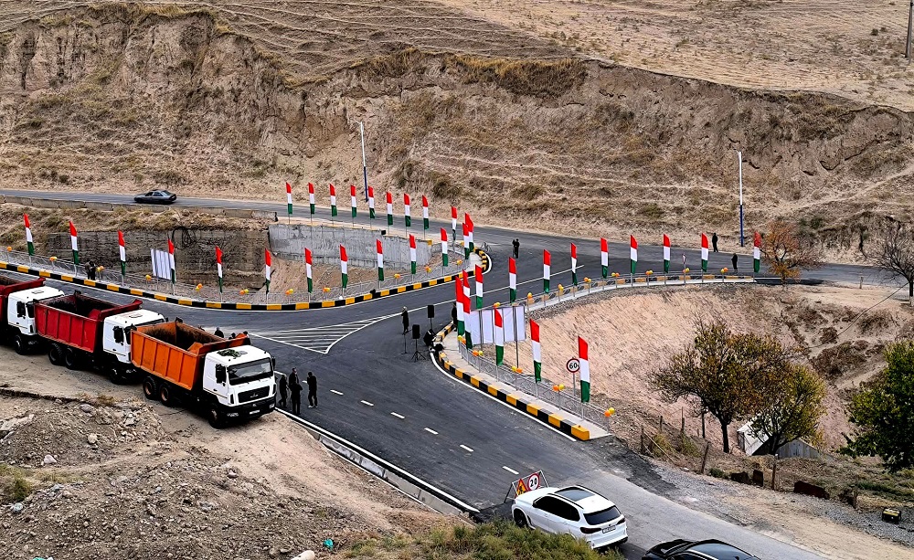 吉萨尔一座公路桥已通车。