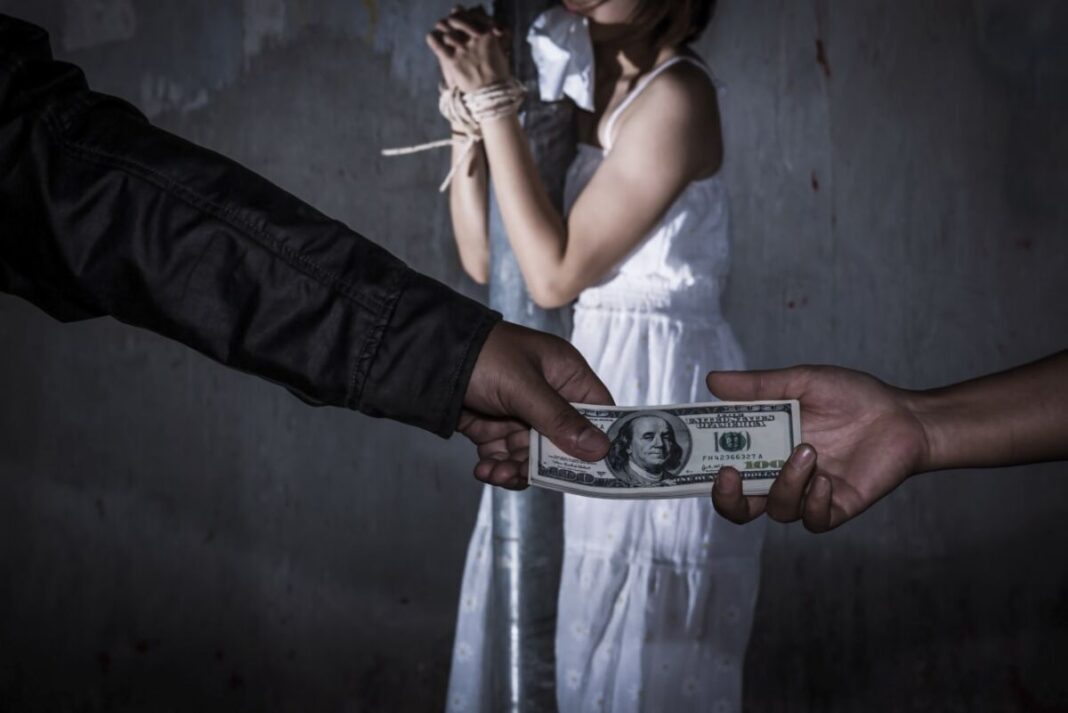 在哈特隆，两名女性被指控犯有人口贩卖和性剥削罪。