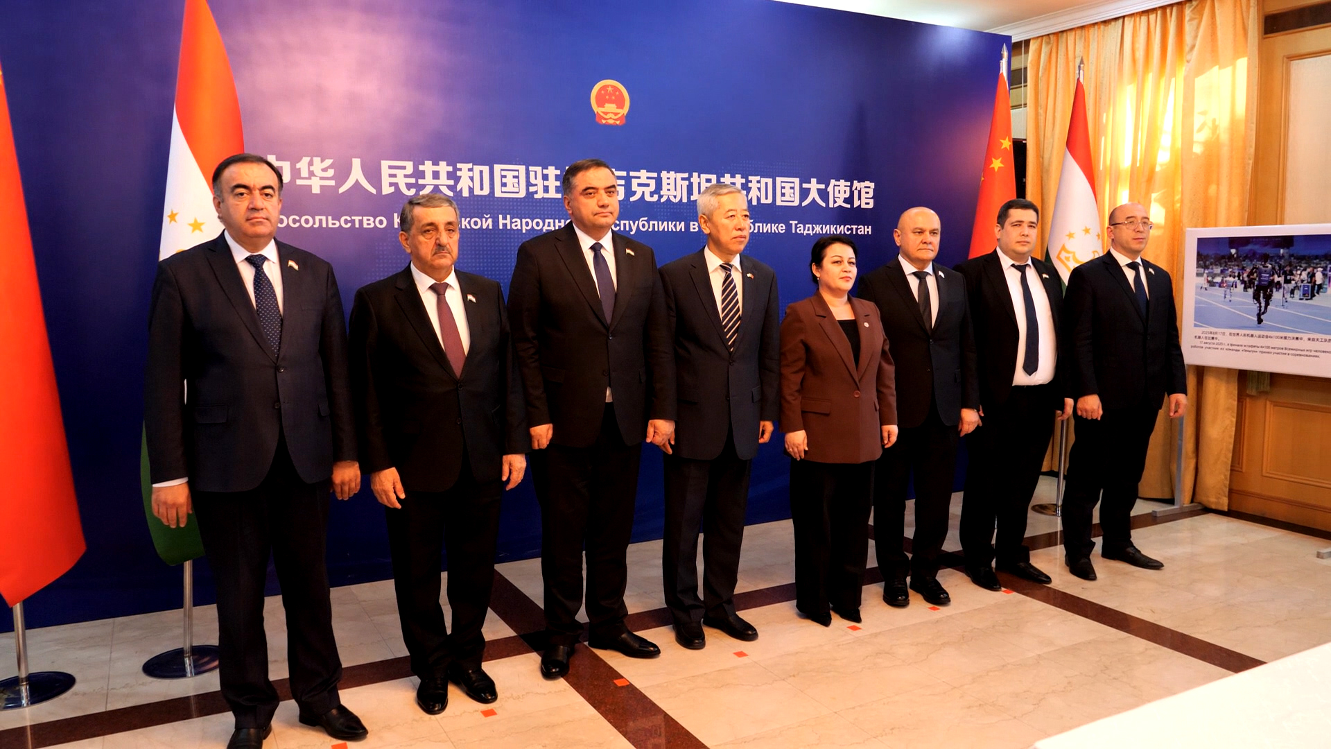 在杜尚别，与会代表讨论了根据中共二十届四中全会决议，中塔合作的前景。