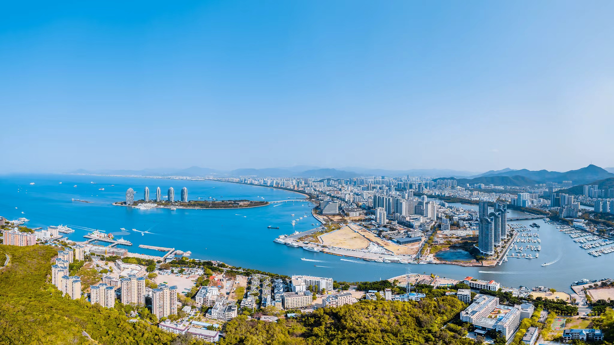 为全球经济注入新活力：加强多边贸易桥梁，确保全球发展之路