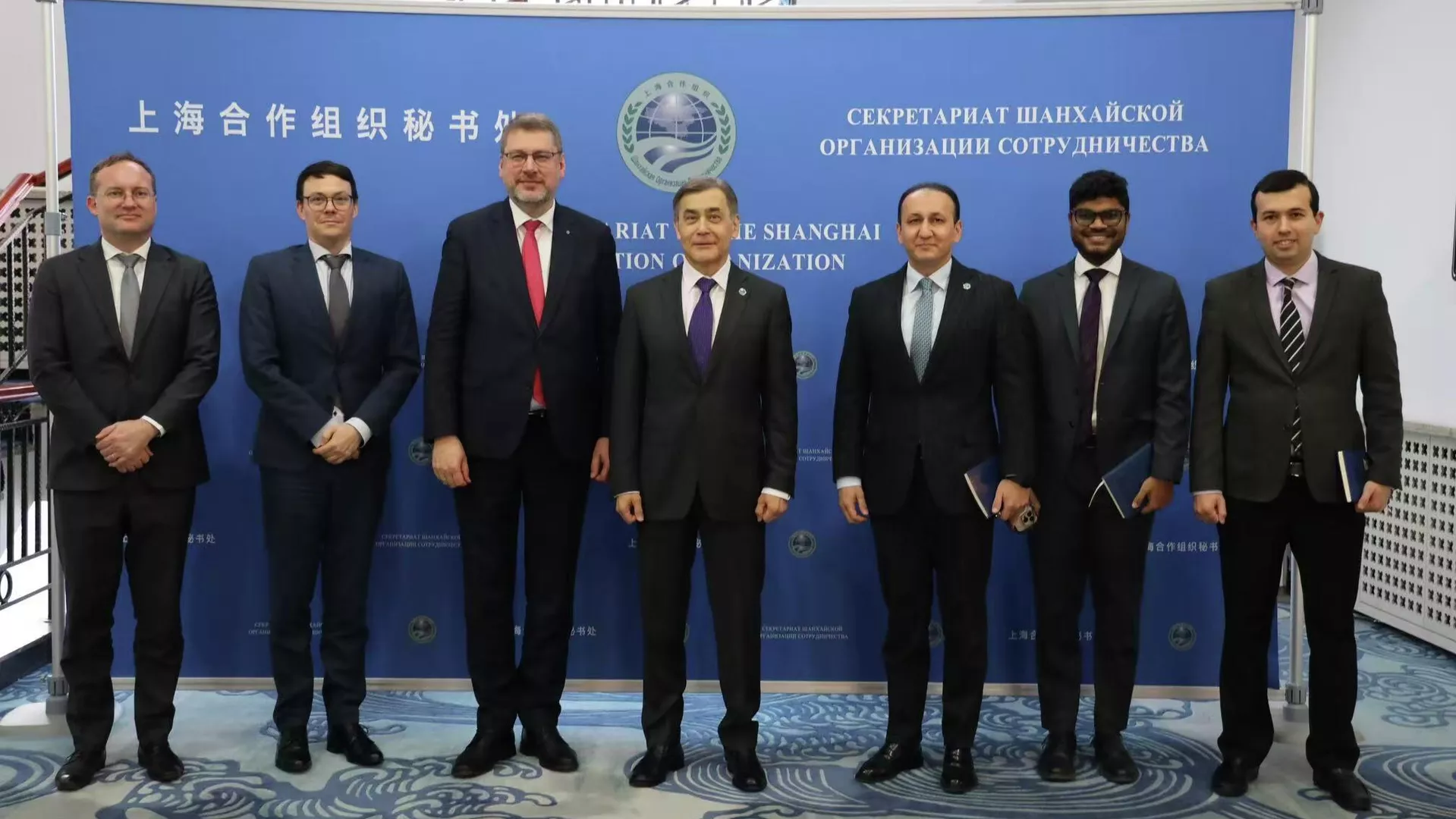 上海合作组织秘书长会见了欧盟中亚问题特别代表。