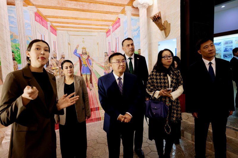 中国文化和旅游部副部长访问了塔吉克斯坦国家博物馆