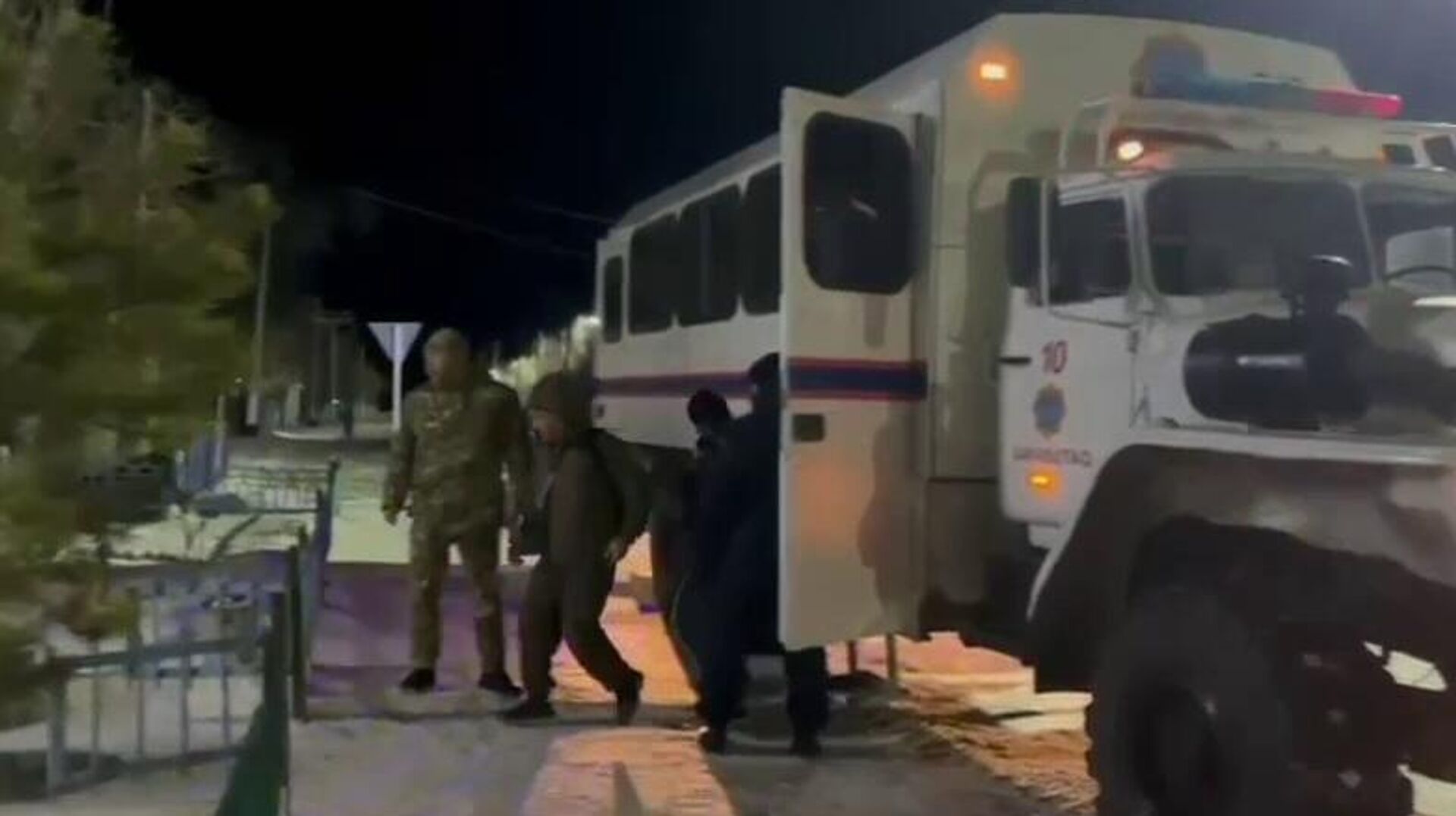 57名塔吉克斯坦公民在哈萨克斯坦的雪堆中获救