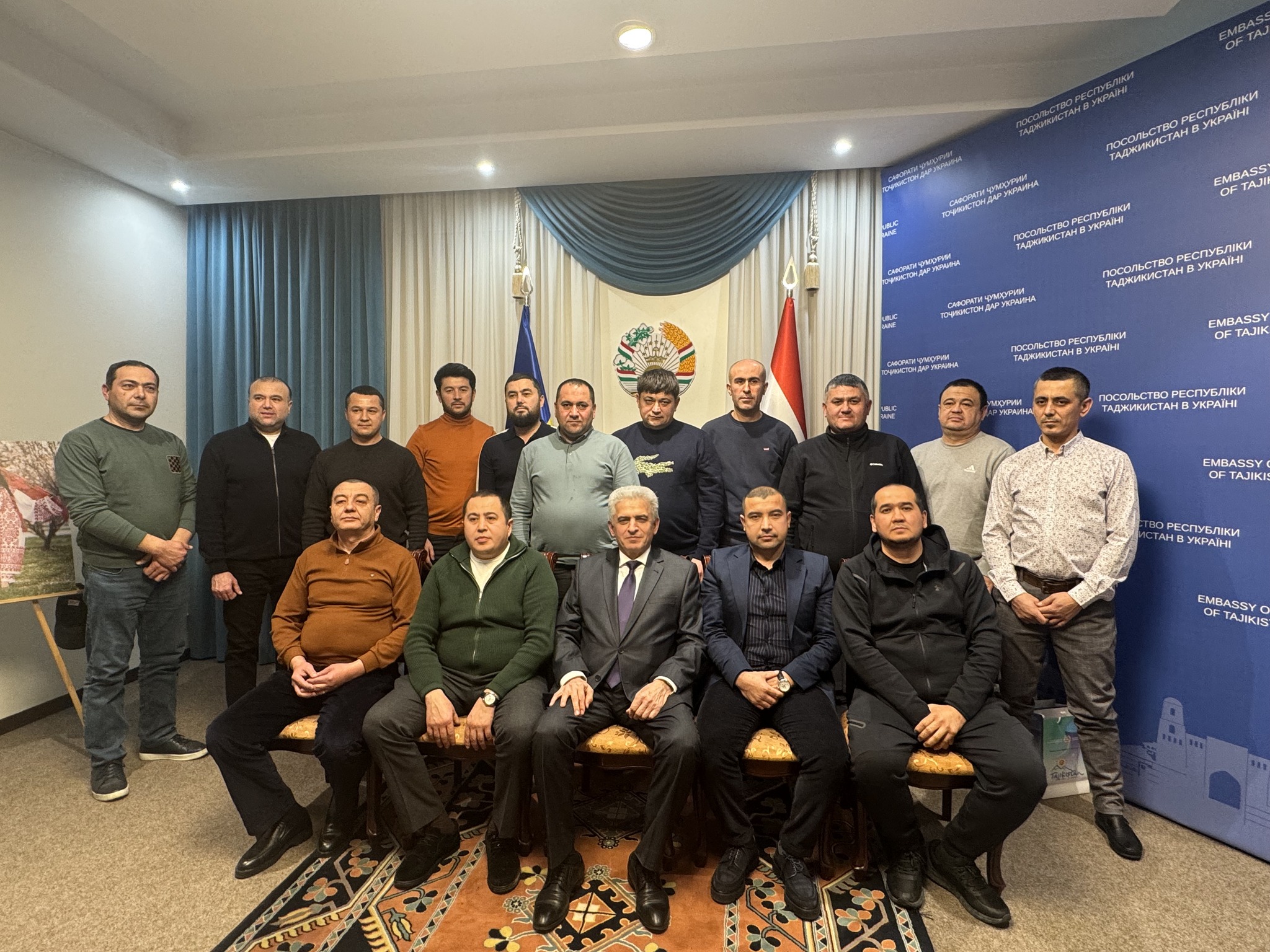 塔吉克斯坦驻乌克兰大使在基辅会见了塔吉克斯坦商人。