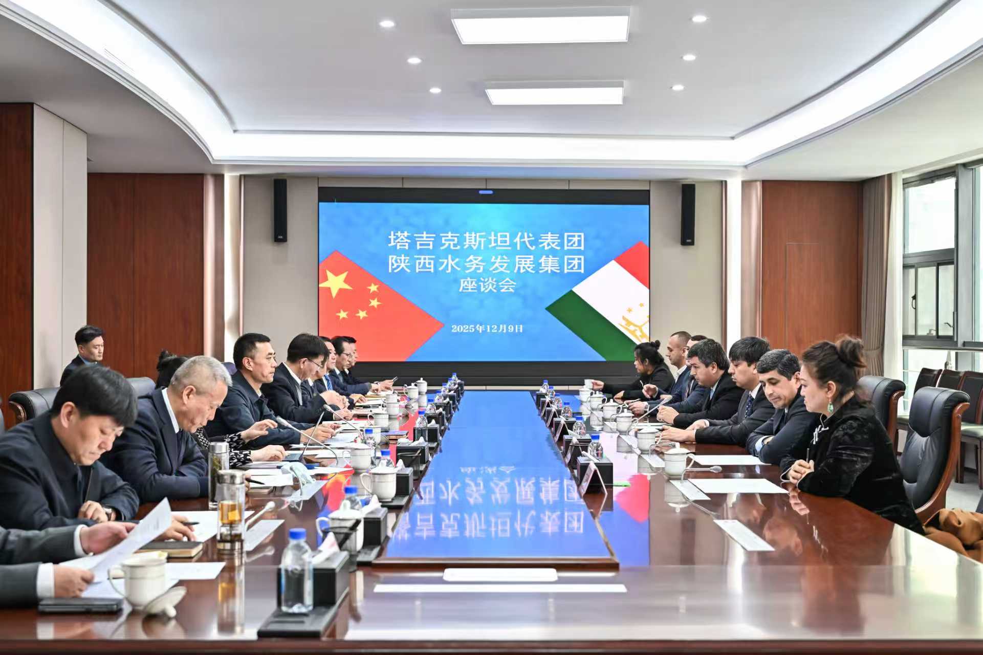 在中国的塔吉克专家探讨了现代水净化技术的应用。