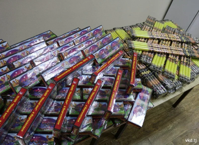 在吉萨尔区和B.加富罗夫区发现了非法贩运烟火制品的案件。