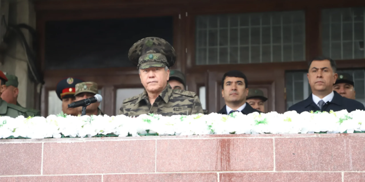 在杜尚别，内务部特警部队成立30周年举行了庆祝活动。