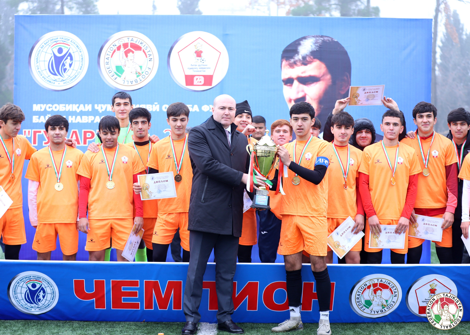 Dushanbe-1 队赢得了 Isl​​om Makhmadshoev 纪念锦标赛。