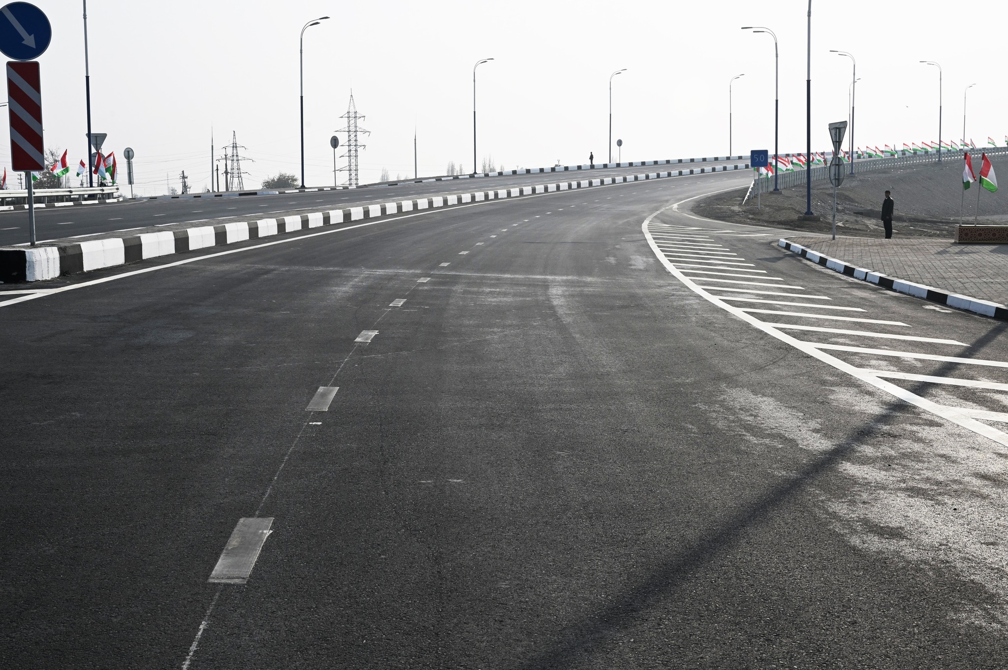 苏格特地区已铺设了超过750公里的地方道路。