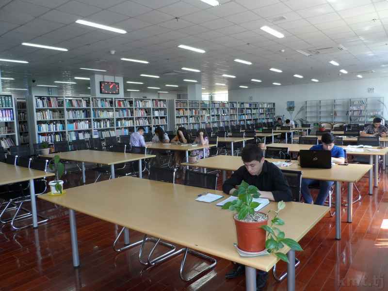 塔吉克斯坦正在发展图书馆系统并提高图书馆工作人员的素质。