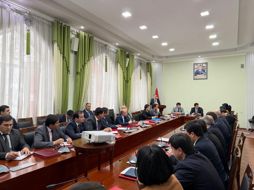 在杜尚别各大学举行了关于落实2030年前反腐败战略的会议。