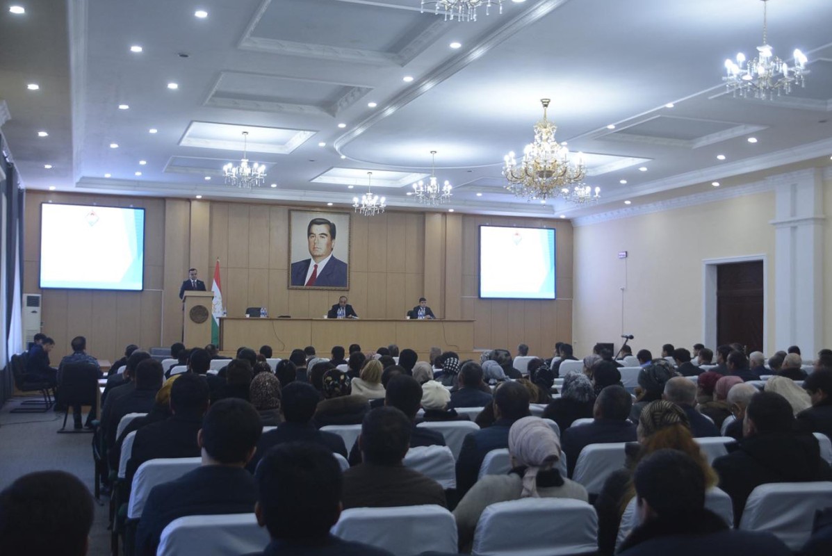 图尔松扎德会议讨论了反腐败措施和塔吉克斯坦总统讲话中的相关规定。