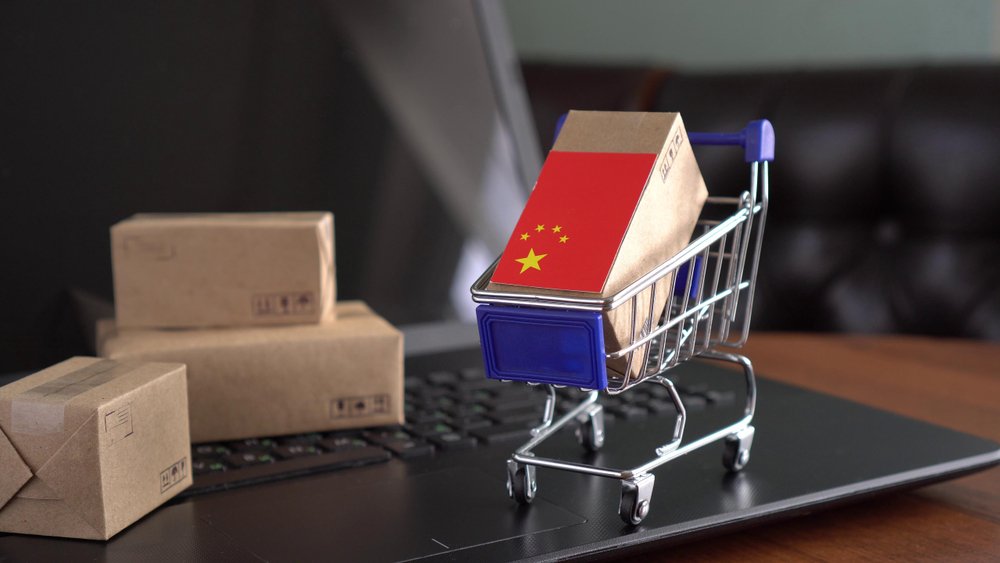 中国连续13年保持全球最大在线零售市场的地位。