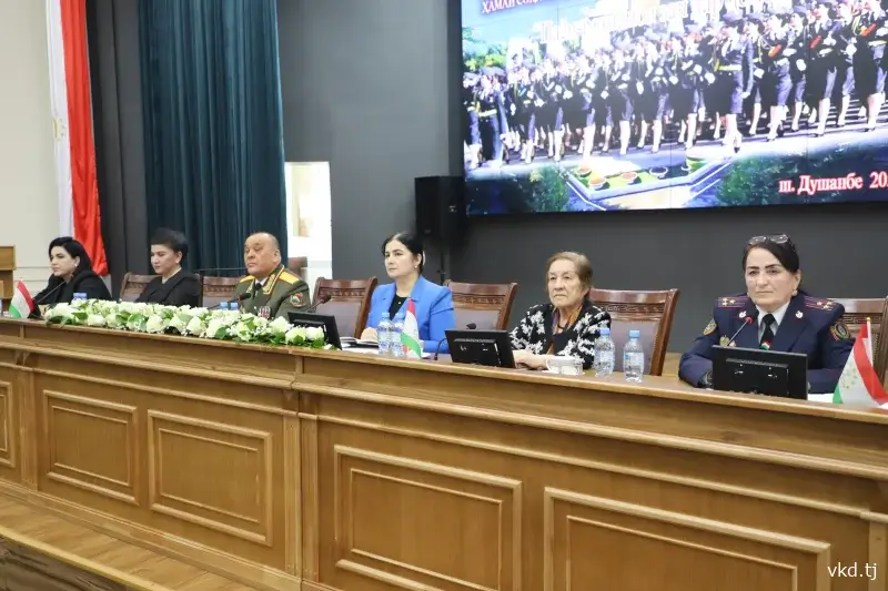 塔吉克斯坦内政部召开女员工会议，讨论总统讲话。