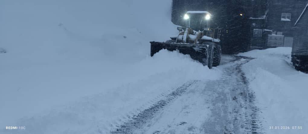 由于雪崩，杜尚别-查诺克公路已实施临时交通管制。